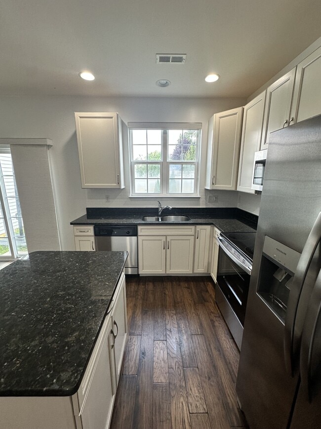 Building Photo - 255 Wilmore Dr