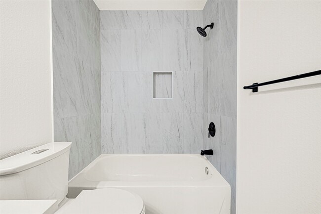 Building Photo - 15911 Breanna Ln