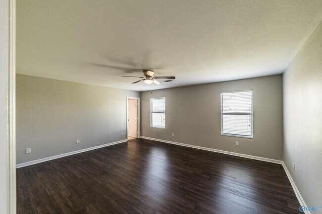 Building Photo - 217 Whitestone Dr NE