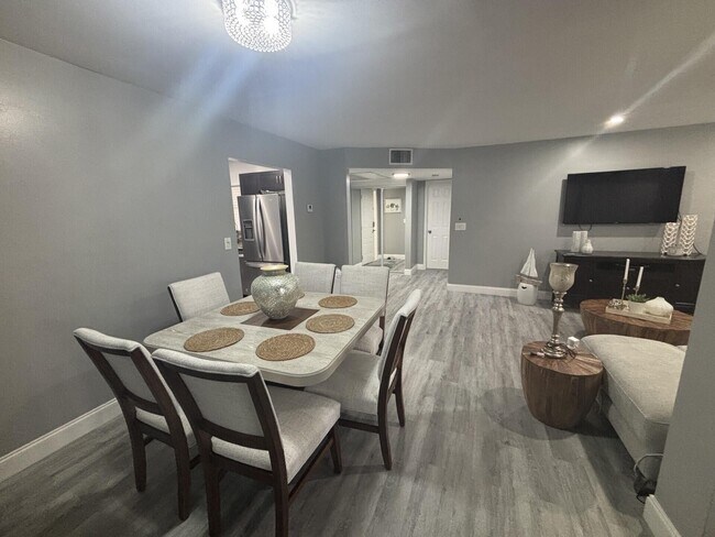 Building Photo - 3751 Cocoplum Cir