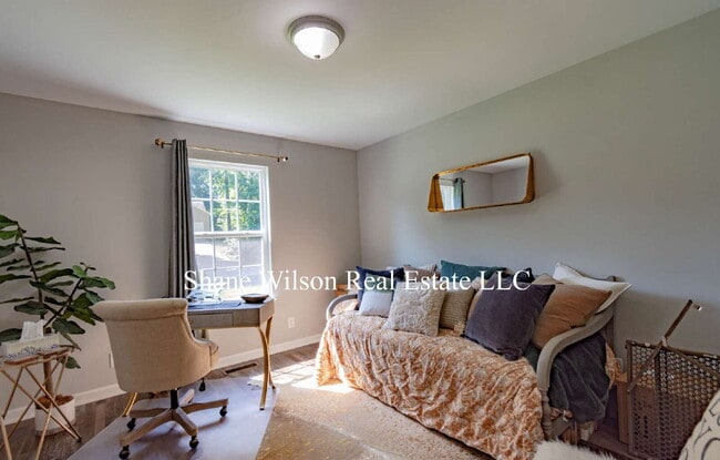Building Photo - 170 Creeks Cv