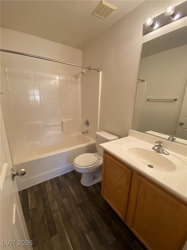 Building Photo - 987 Cantabria Heights Ave