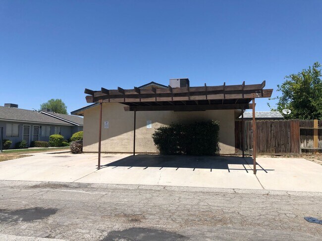 Building Photo - WI1709