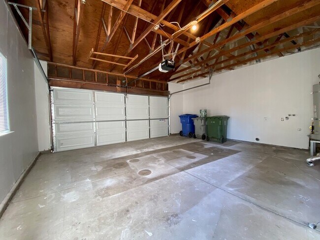 Building Photo - Beautiful Remodeled 3 Bedroom 2 Bathroom