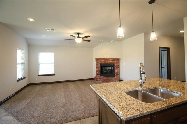 Building Photo - 13924 Northwood Village Dr