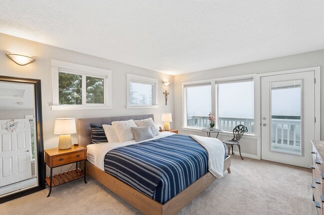 Building Photo - FURNISHED! Exquisite 3-Bedroom Furnished H...