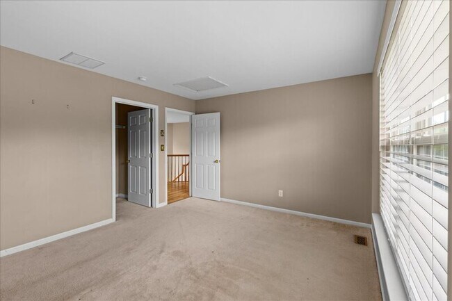Building Photo - 49 Equestrian Dr
