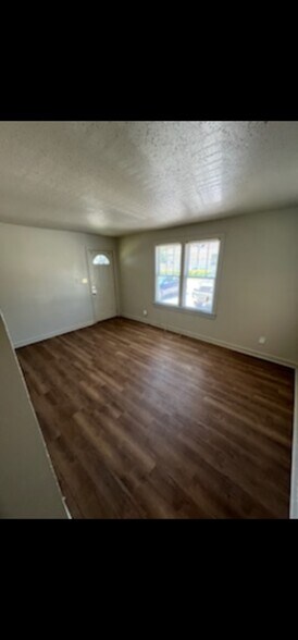 Building Photo - 161 Everett St
