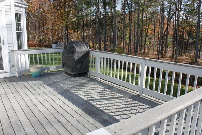 Building Photo - 7 Deer Run Dr