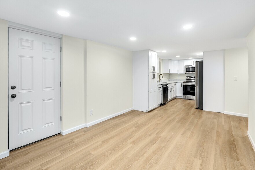 Dining area - 24116 102nd Pl W