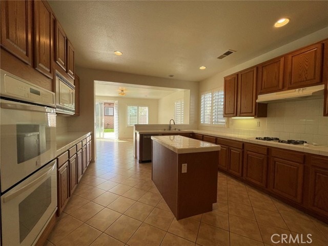 Building Photo - 12981 Colonial Dr