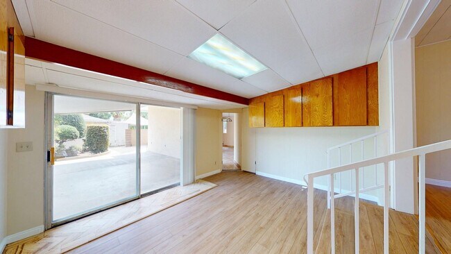 Building Photo - Newly Remodeled Spacious 4-Bed Home Availa...