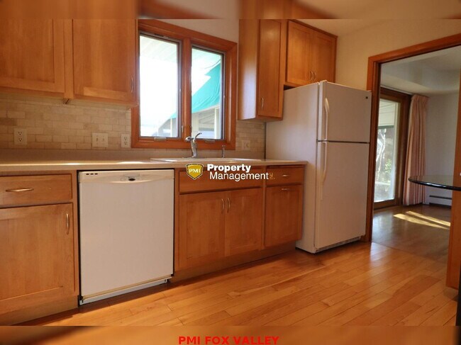 Building Photo - Beautiful Home Appleton