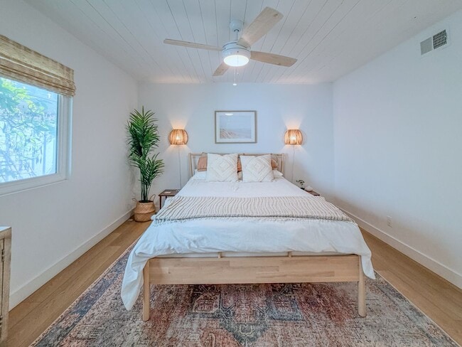 Building Photo - 4954 Dolphin Way