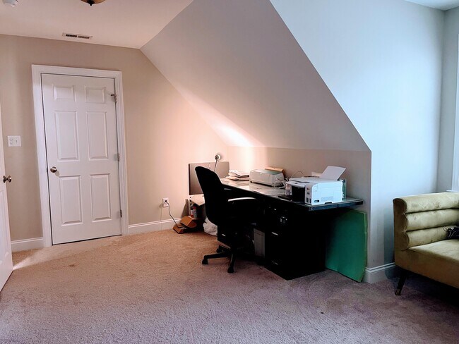 Building Photo - 3940 Grandbridge Dr