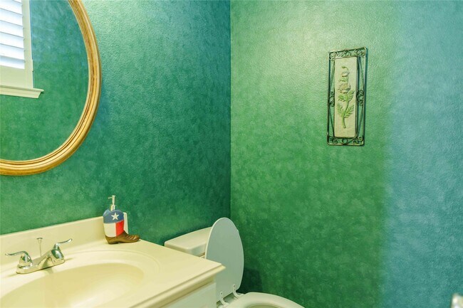 Building Photo - 2 Mystic Glade Ct