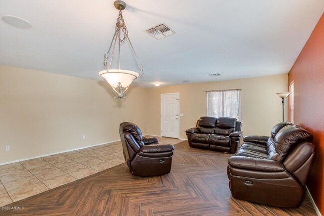 Building Photo - Charming 4 Bed home in Avondale with commu...