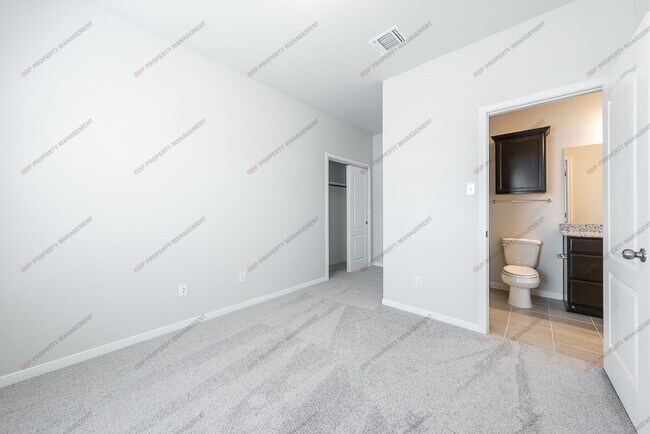 Building Photo - 711 Friars Lndg Dr