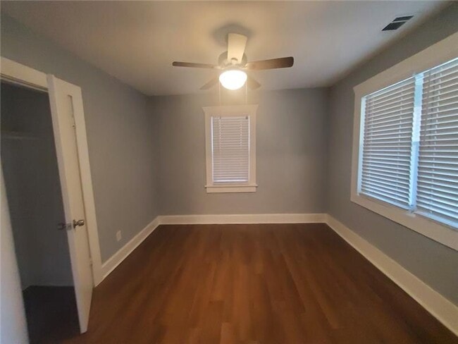 Building Photo - 711 W 42nd St