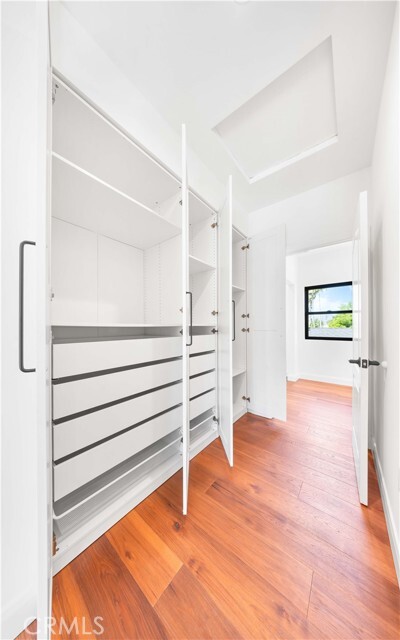 Building Photo - 7503 Hesperia Ave