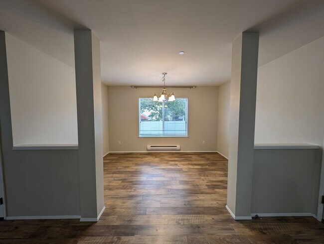 Building Photo - Corner lot 3 bed, 2.5 bath DuPont home!