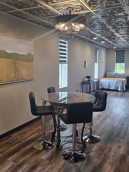 Building Photo - 223 Main St