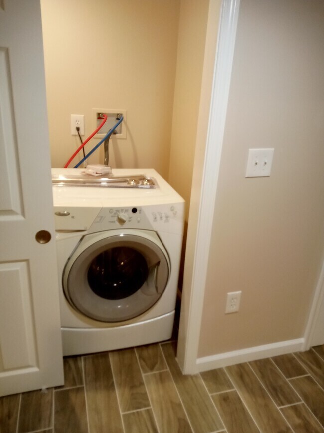 Building Photo - 2649 Wentworth Road, Unit 3