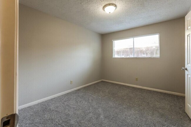 Building Photo - 5606 Drakestone Blvd