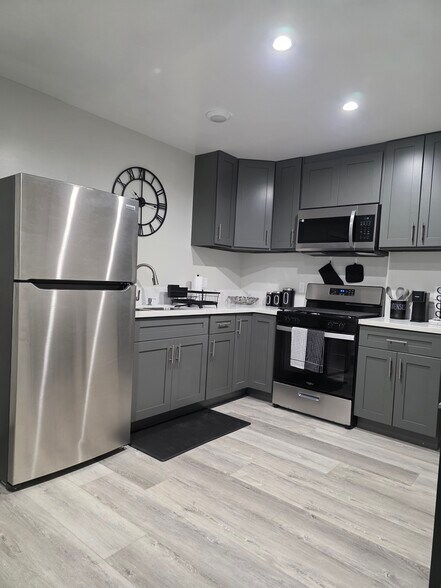 Full sized kitchen - 20988 Divonne Dr