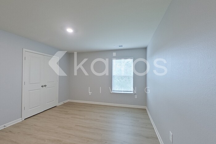 Building Photo - 1040 Pilgrim Ln