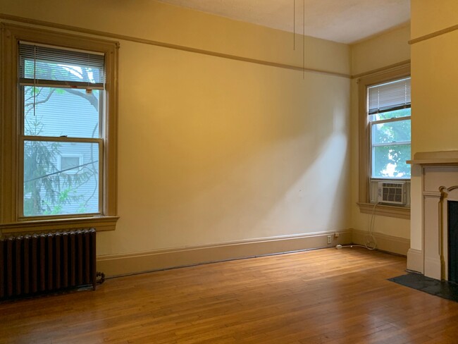 Bedroom - 355 Lehigh Ave