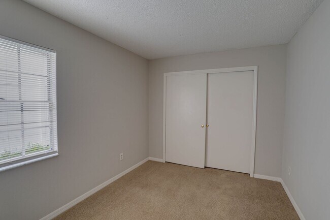 Building Photo - 370 Springdale Dr