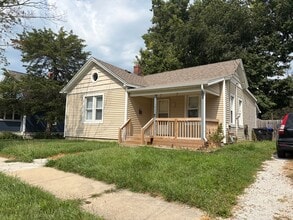 Building Photo - 1404 S Center