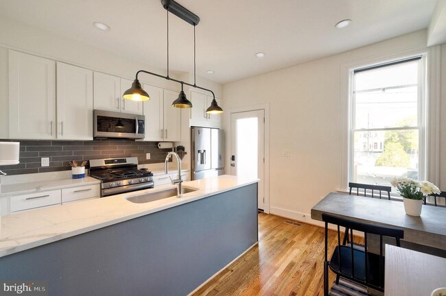 Building Photo - 1214 Linden Pl NE