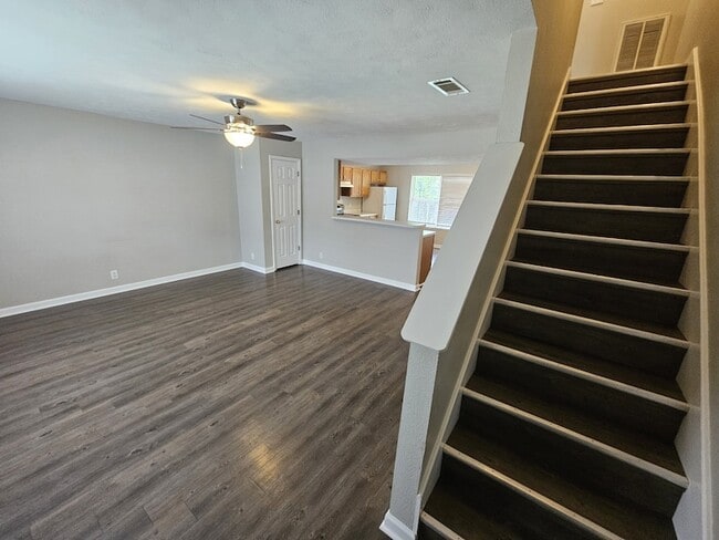 Building Photo - 2015 Bradyville Pike