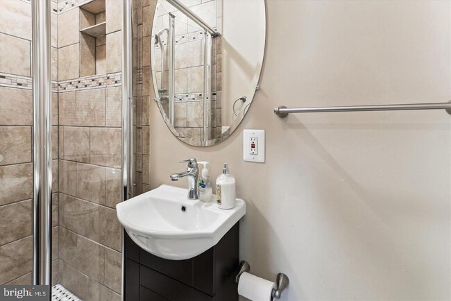 Building Photo - 3814 Woodlawn Ct
