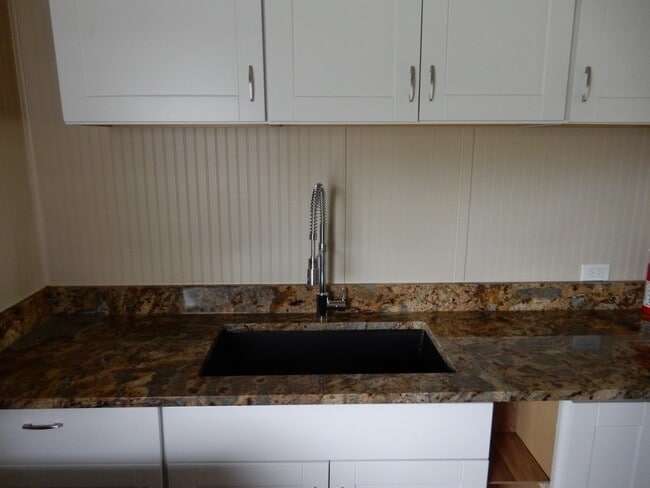 Building Photo - 1458 E Cleveland St