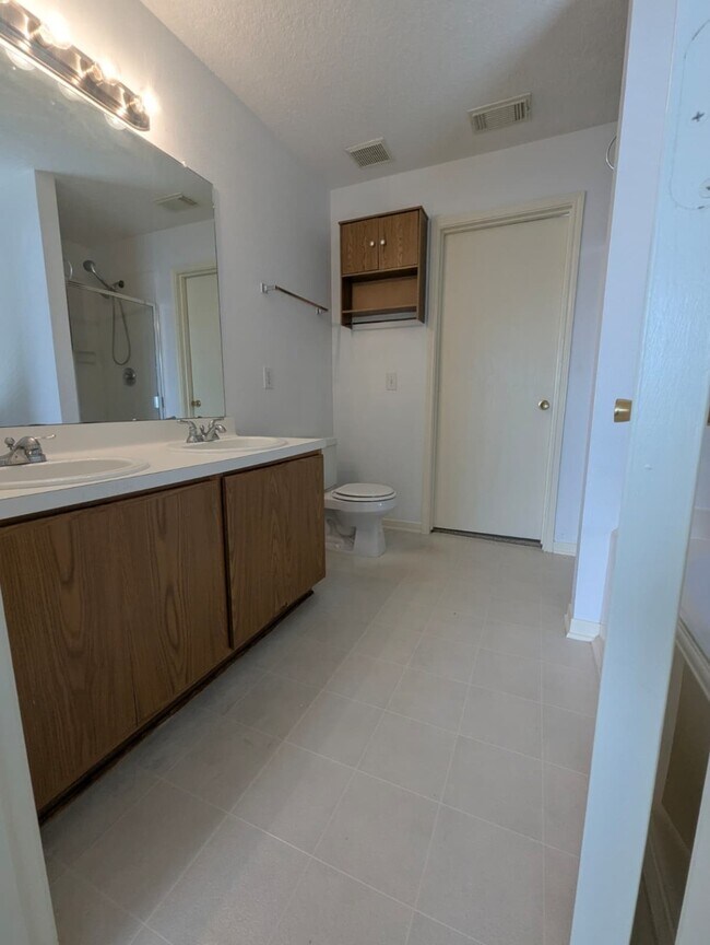 Building Photo - 13422 Sarento Village