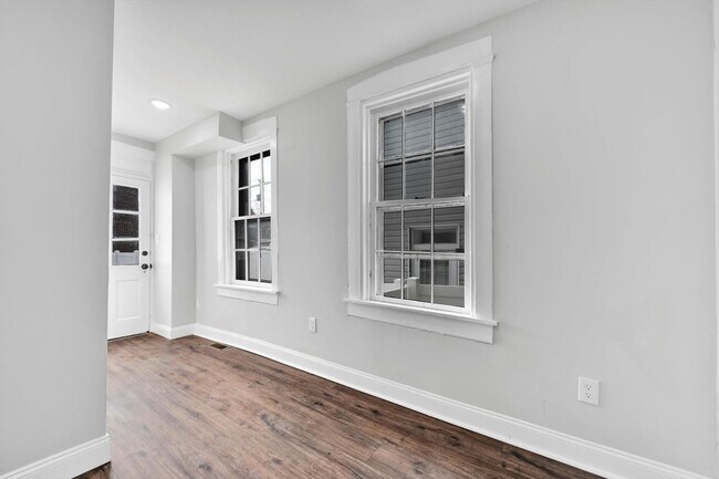 Building Photo - 4 Bedroom 2 Bath Home for Rent in SoWe Nei...