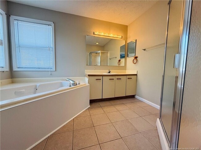 Building Photo - 962 Stewarts Creek Dr