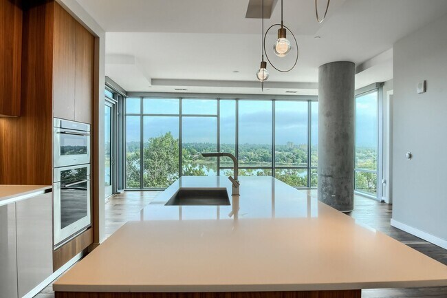 Building Photo - Two Bedroom Penthouse in Denver
