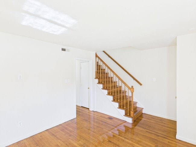 Building Photo - 5500 Stella Rd