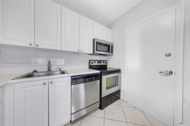Building Photo - 1455 N Treasure Dr