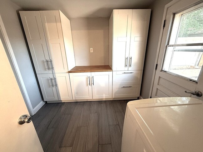 Building Photo - Charming 3 bedroom in NE Albuquerque. Osuna/San Pedro area near San Mateo. Refrigerated Air! 2 Ca...