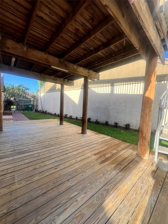 Building Photo - 7512 SW 95th Pl