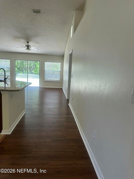 Building Photo - 13735 Devan Lee Dr E