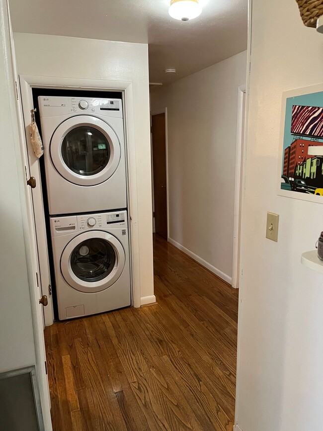 Building Photo - FULLY FURNISHED Midtown Three Bedroom Space for Rent, Great Location!