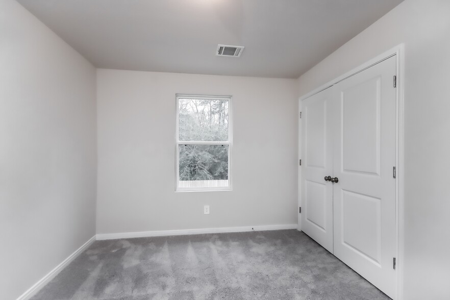 Building Photo - 15580 Briar Forest Dr