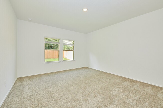 Building Photo - 16877 Short Pnes Dr