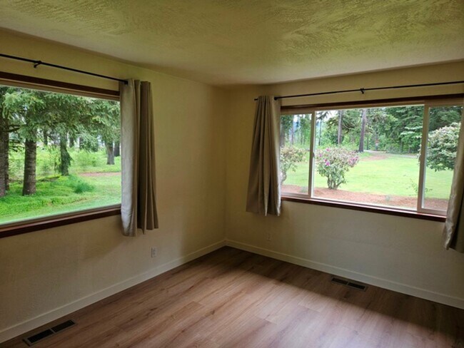 Building Photo - 3Bd/2Ba Single Story House - For Viewing!